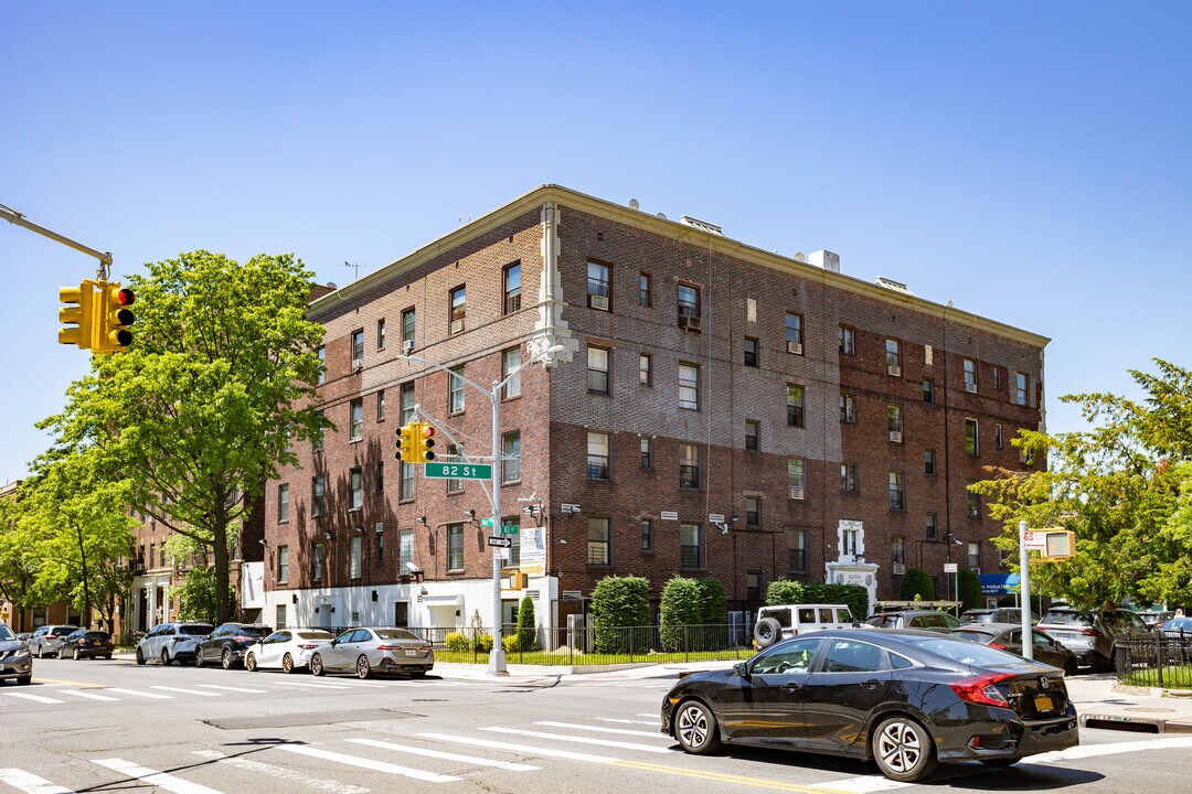 8200 Bay Pky in Brooklyn, NY - Building Photo