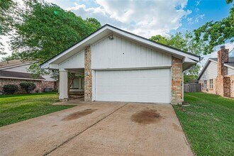 15238 Ensenada Dr in Houston, TX - Building Photo - Building Photo