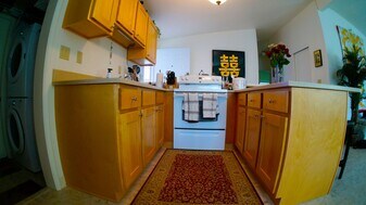 801 Ahukini St in Honolulu, HI - Building Photo