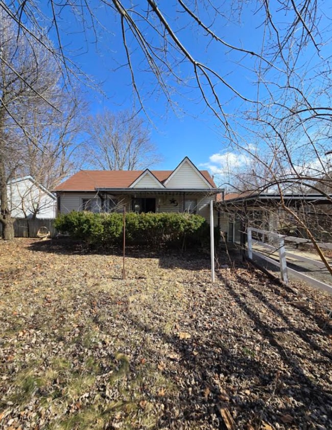 property at 1813 N Routiers Ave