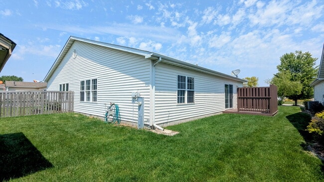 1643 Chestnut Dr in Crown Point, IN - Foto de edificio - Building Photo