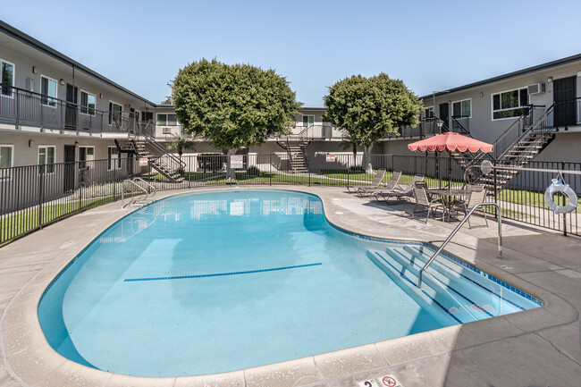 Stonecrest Pointe Apartments in Fullerton, CA - Building Photo - Building Photo