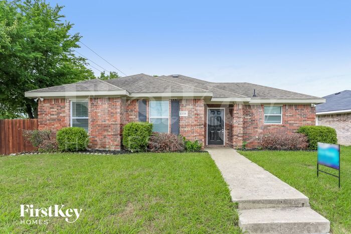 13536 Vida Ln in Dallas, TX - Foto de edificio
