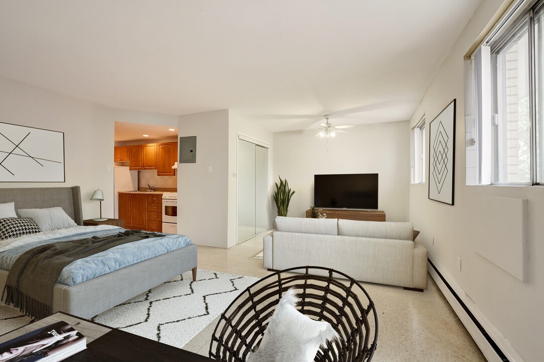 235 Bay St in Ottawa, ON - Building Photo