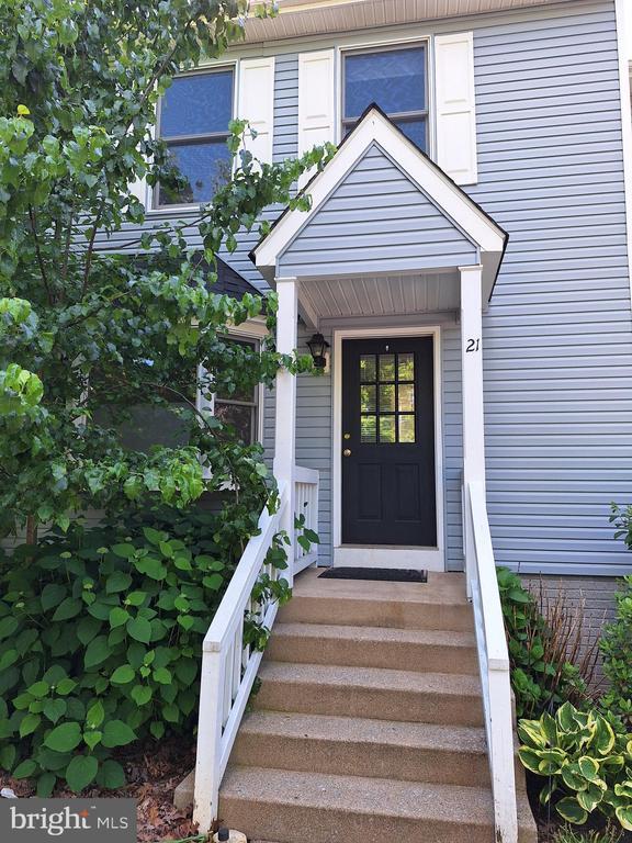 property at 21 Stonewall Ct