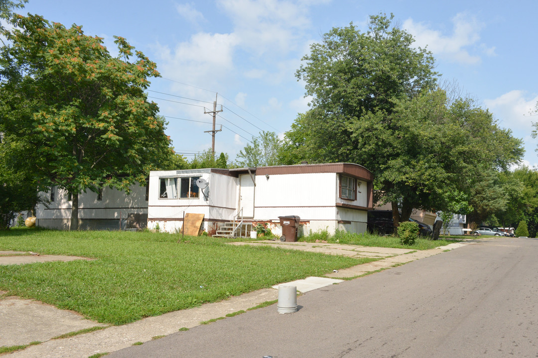 Sky Meadows in Hamilton, OH - Building Photo