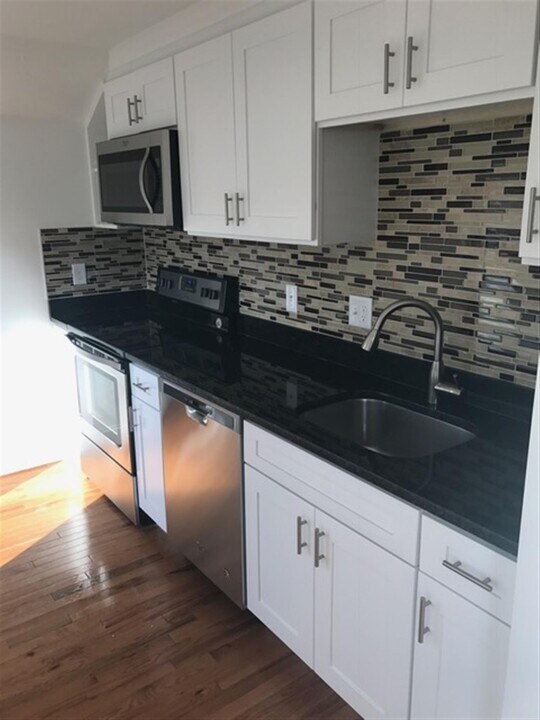 25 4th St, Unit 3 in Medford, MA - Foto de edificio