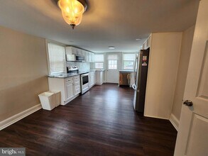129 Shearer St, Unit 2 in North Wales, PA - Building Photo - Building Photo