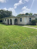 1545 NE 128th St in North Miami, FL - Building Photo