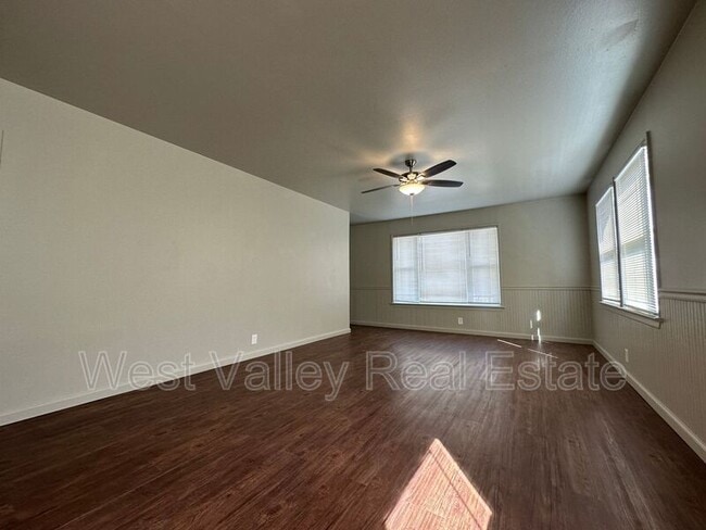 409 Tyler St in Taft, CA - Building Photo - Building Photo