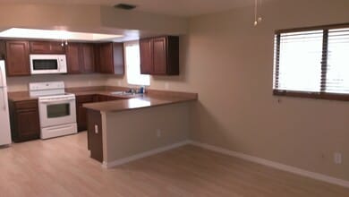618 SE 46th Ter in Cape Coral, FL - Building Photo - Building Photo