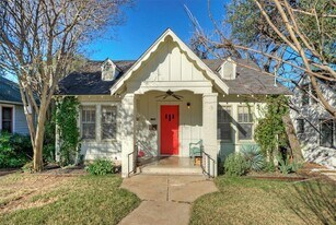1704 Alameda Dr in Austin, TX - Building Photo