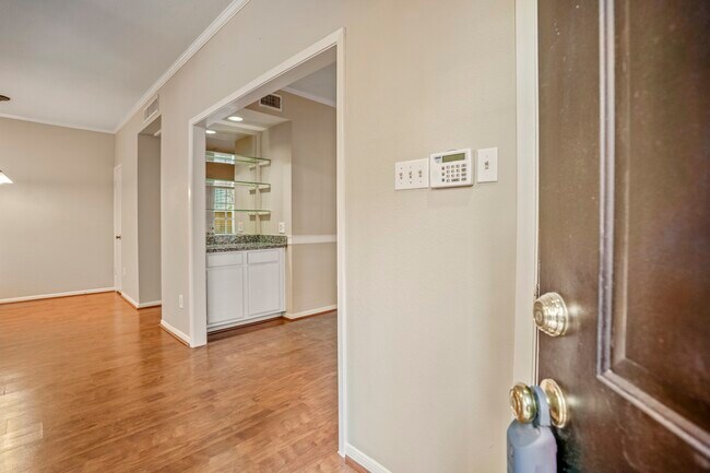 2001 Bering Dr in Houston, TX - Foto de edificio - Building Photo