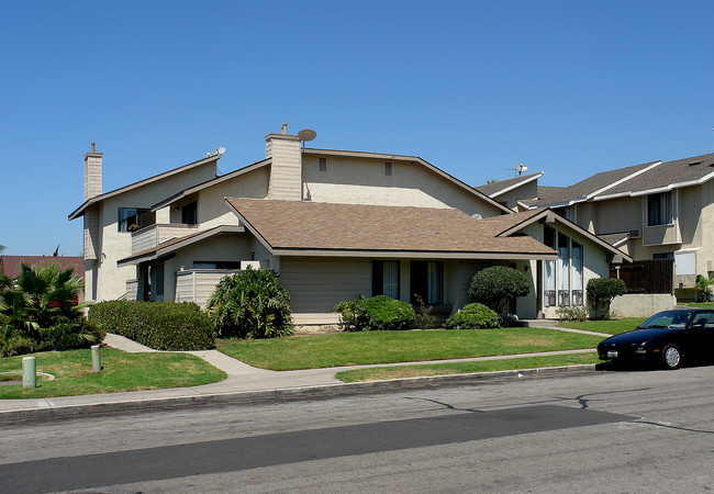 23211 Saguaro St in Lake Forest, CA - Building Photo - Building Photo