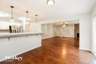 1411 Phifer-Luther Ct in Greensboro, NC - Foto de edificio - Building Photo