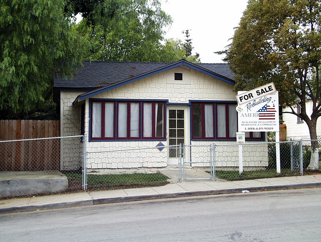 430-438 N Main St in Fallbrook, CA - Foto de edificio - Building Photo