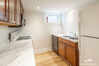 1112 Woodland St in Manhattan, KS - Building Photo - Building Photo