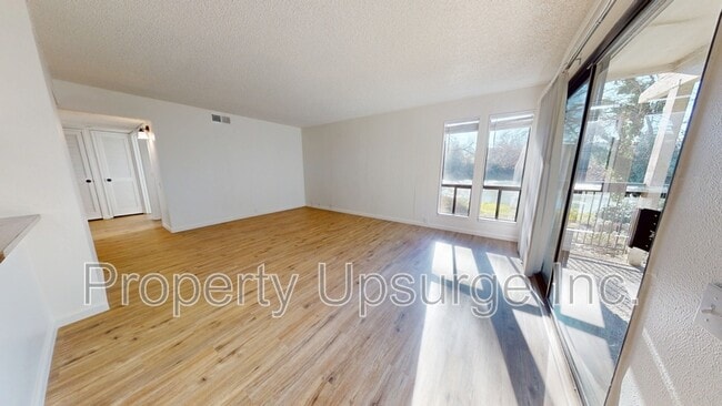 915 Lakeside Dr in Red Bluff, CA - Building Photo - Building Photo