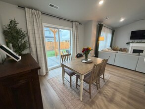 1910 SW Cooper Ave in Mountain Home, ID - Building Photo - Building Photo