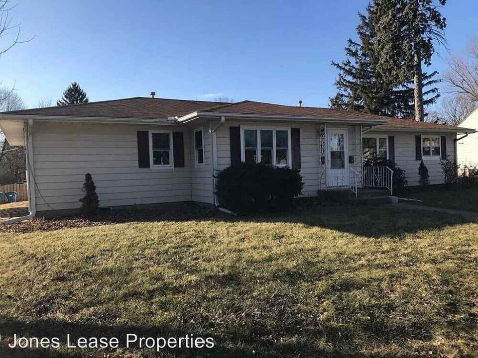 508 12th St in Silvis, IL - Building Photo