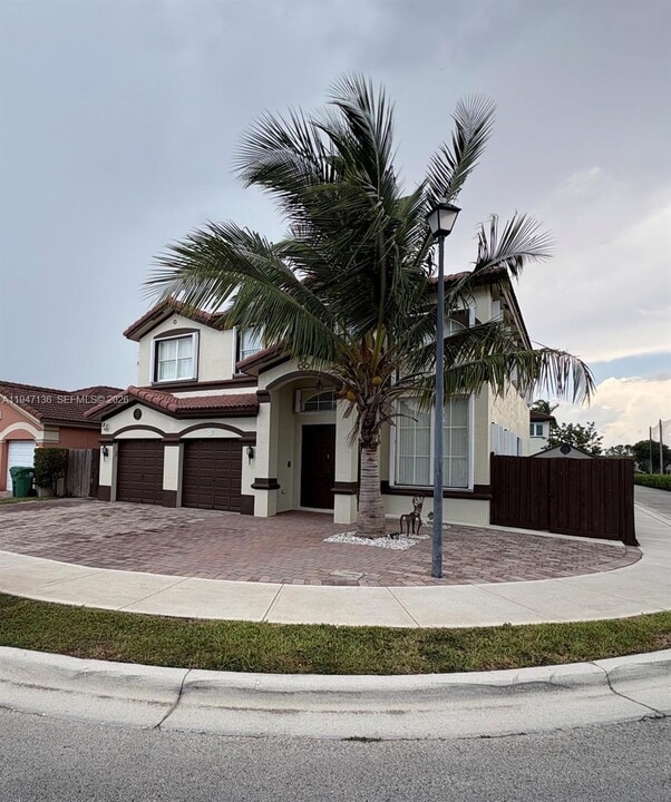 15375 SW 93rd Ln in Miami, FL - Building Photo