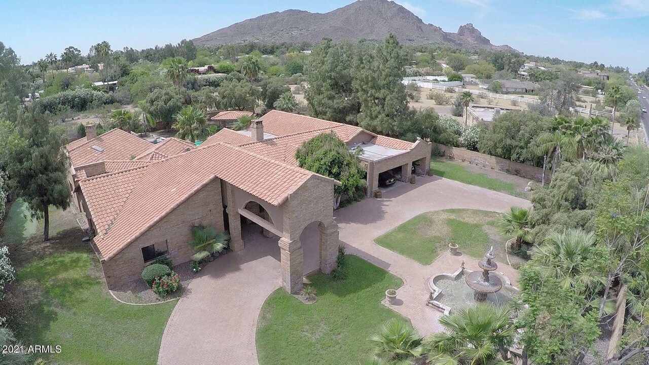 6723 E Lincoln Dr in Paradise Valley, AZ - Building Photo