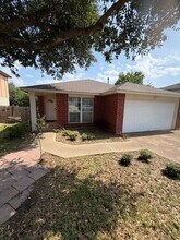 1013 Teapot Dr in Pflugerville, TX - Building Photo - Building Photo
