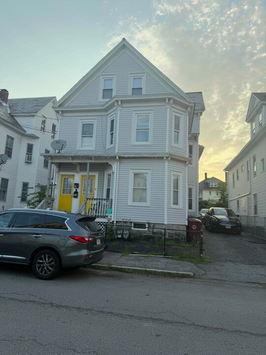 110 Pleasant St in Lowell, MA - Building Photo