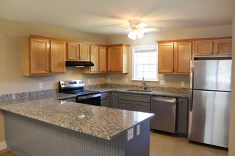 505 Clear Creek Rd in Hendersonville, NC - Building Photo - Building Photo