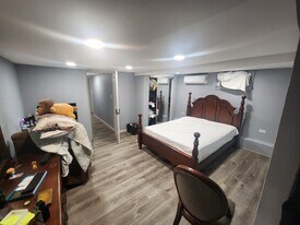 111 Dubois Ave, Unit Apartment in Staten Island, NY - Building Photo