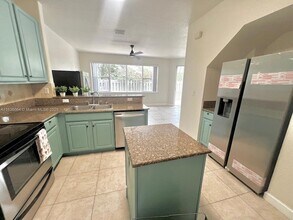 8021 NW 114th Pl in Medley, FL - Building Photo - Building Photo