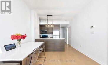 70 Forest Manor Rd in Toronto, ON - Building Photo - Building Photo