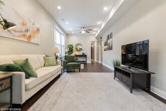2336 W Thomas St in Chicago, IL - Building Photo - Building Photo
