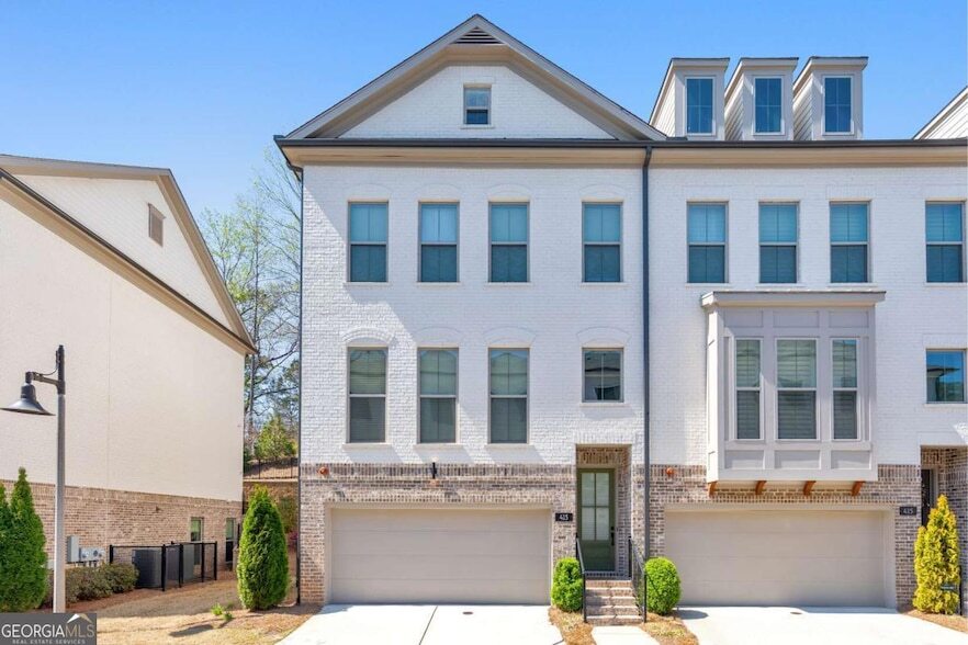 413 Bishop Ln in Woodstock, GA - Foto de edificio