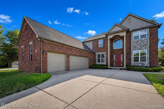 property at 699 Bay Pointe Dr