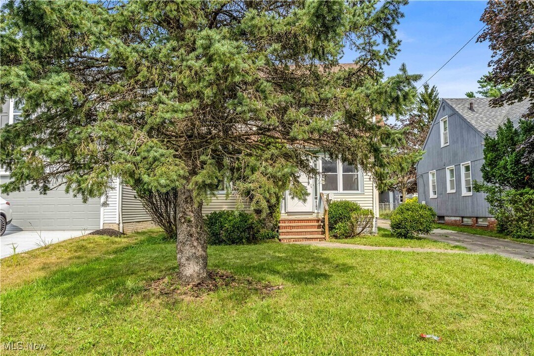 5181 Clement Ave in Maple Heights, OH - Building Photo