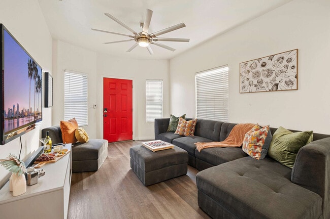 3112 Nimitz Blvd in San Diego, CA - Building Photo - Building Photo