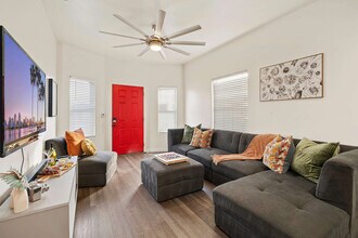 3112 Nimitz Blvd in San Diego, CA - Building Photo - Building Photo