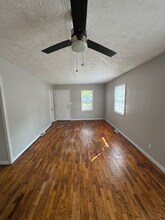 325 paris in Lansing, MI - Building Photo - Building Photo