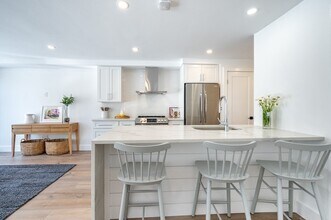 123 Sewall Ave, Unit 1 in Brookline, MA - Foto de edificio - Building Photo