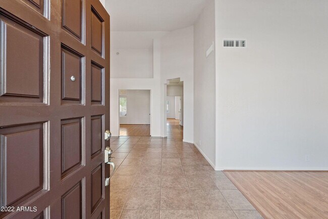 4115 E Montgomery Rd in Cave Creek, AZ - Foto de edificio - Building Photo