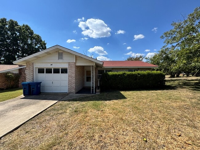 719 Lake Dr in Kerrville, TX - Building Photo - Building Photo