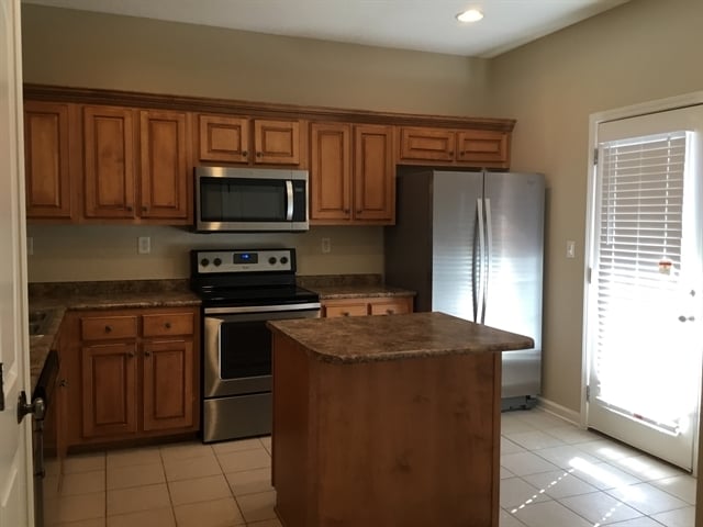 10259 Morning Hill Dr in Cordova, TN - Building Photo - Building Photo