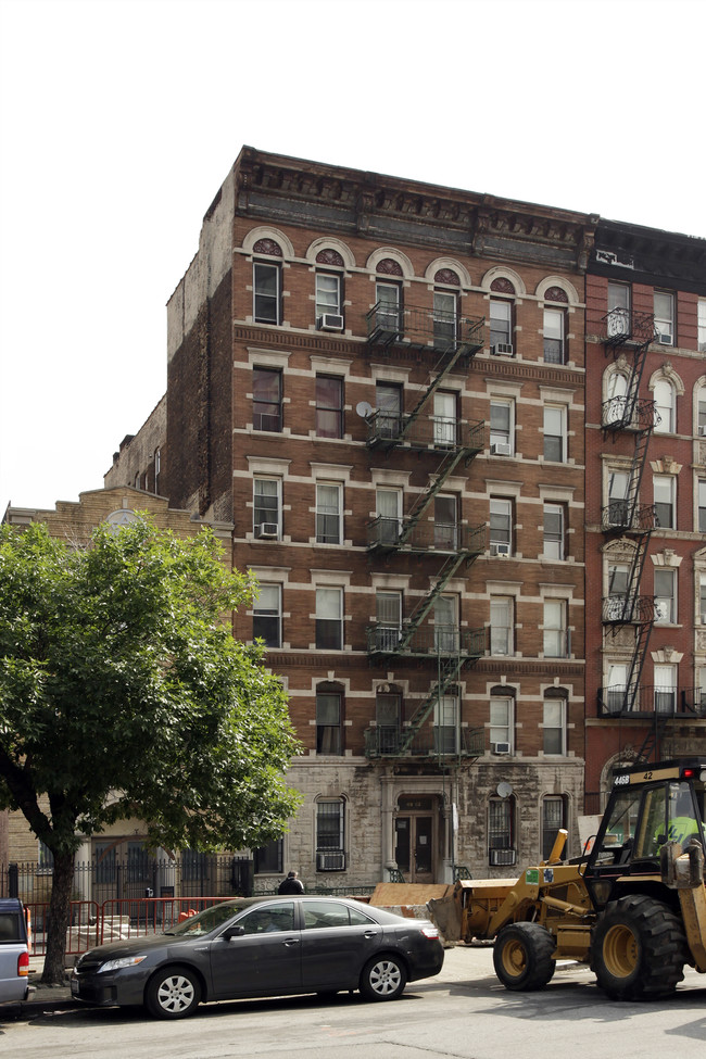 110-112 E 1st St in New York, NY - Foto de edificio - Building Photo