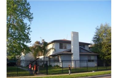 2056 E 19th St in San Bernardino, CA - Foto de edificio