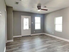 2211 Hooper St in Dallas, TX - Building Photo - Building Photo