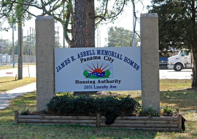 2051 Lisenby Ave in Panama City, FL - Foto de edificio - Building Photo