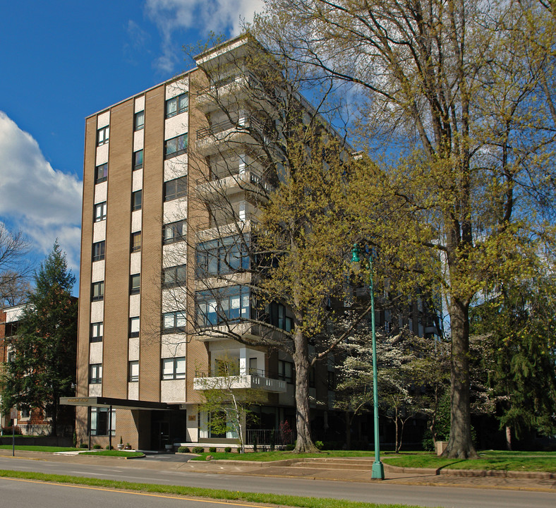 Parkside Place in Charleston, WV - Building Photo