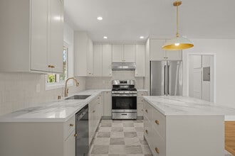 5935 W 79th St in Los Angeles, CA - Building Photo - Building Photo