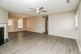 8129 Sterling Ln in Covington, GA - Building Photo - Building Photo